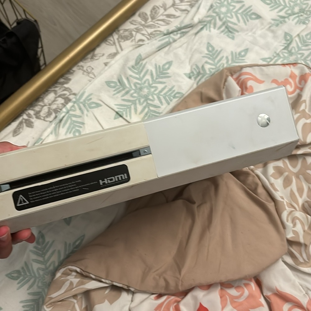 Xbox one  white with controller I’m selling for300 comes with controller